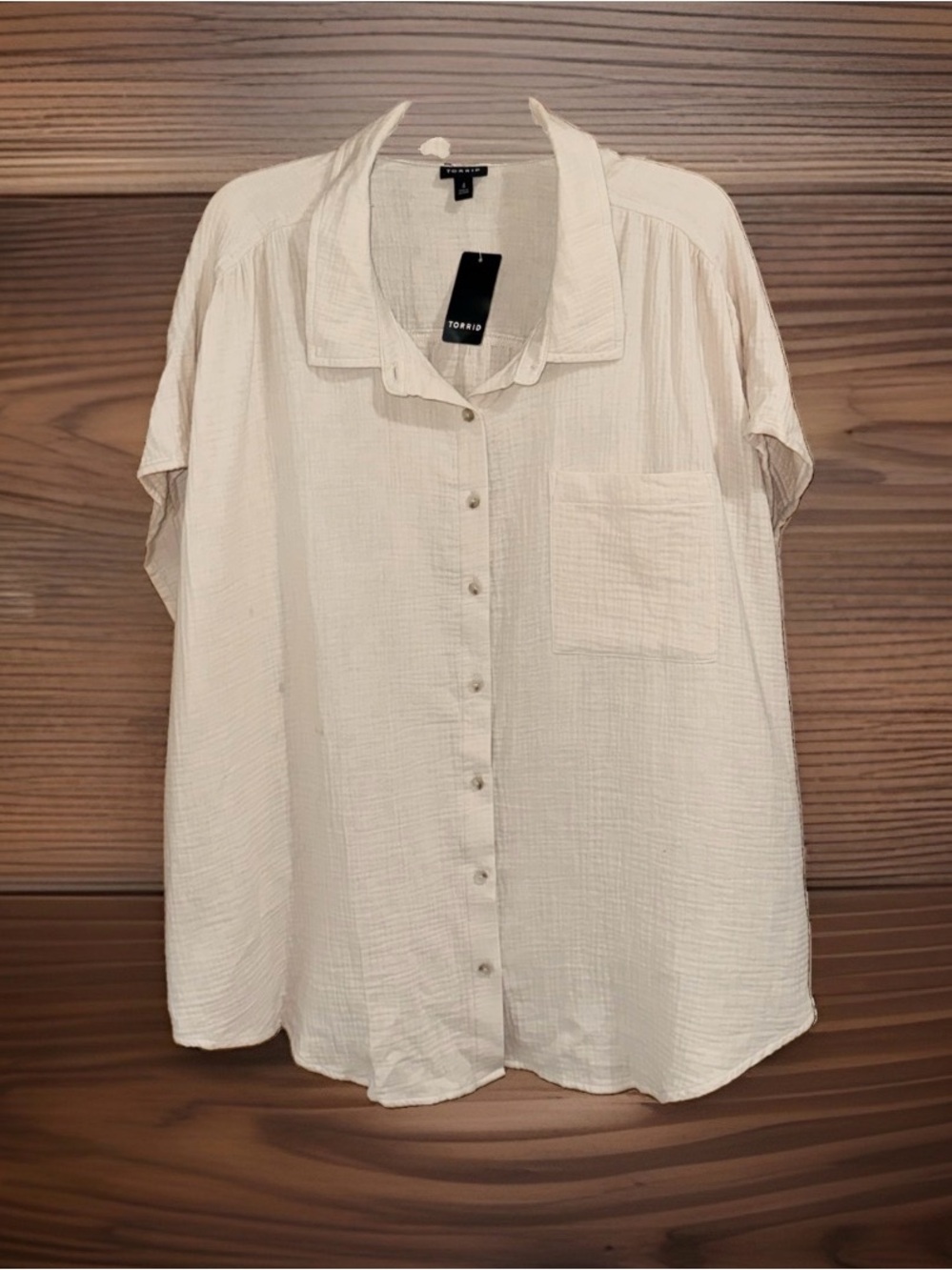 NWT Torrid Cream Short-Sleeve Button-Up Shirt-4